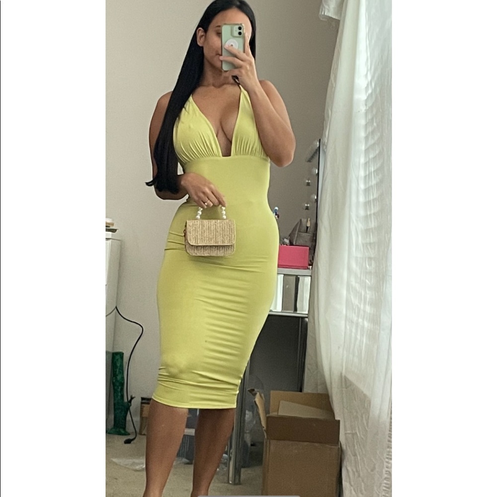 NEVERWORN OHPOLLY LIMEGREEN DRESS OPEN BACK SIZE M with tags